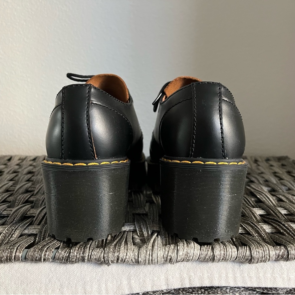 leona dr martens canada